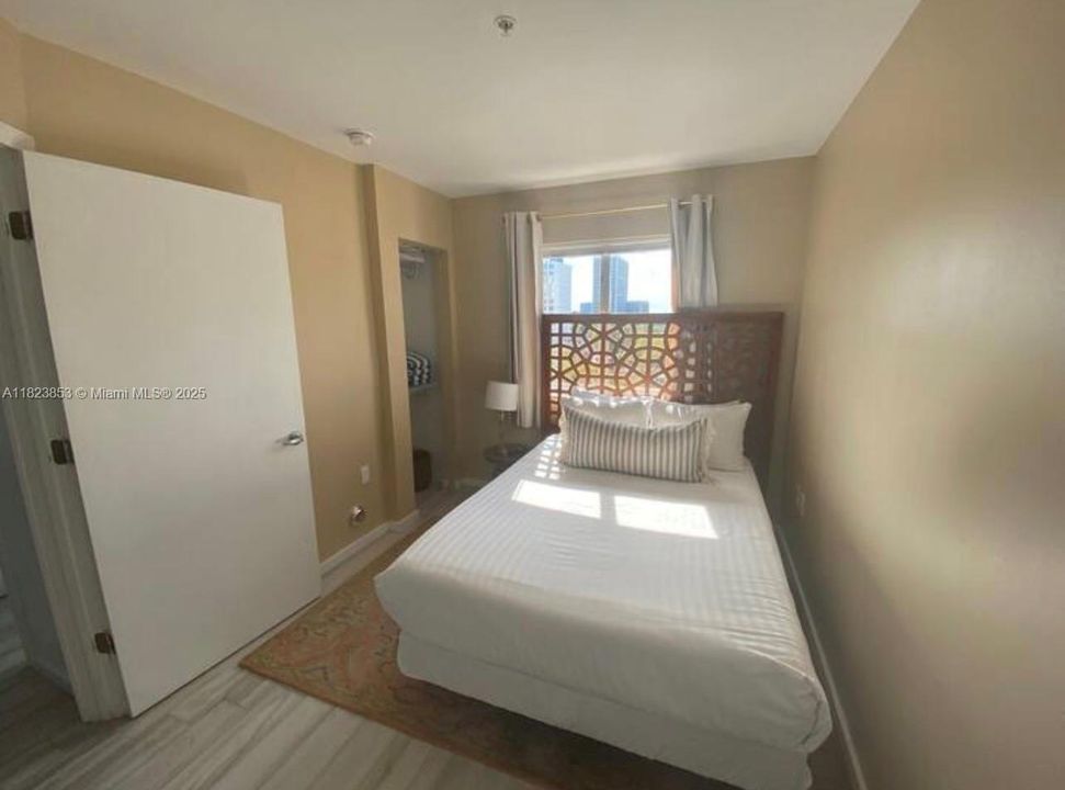 For Sale: $480,000 (2 beds, 2 baths, 836 Square Feet)