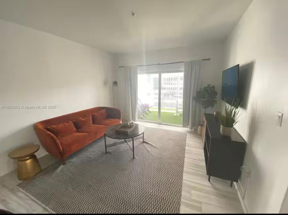 For Sale: $480,000 (2 beds, 2 baths, 836 Square Feet)