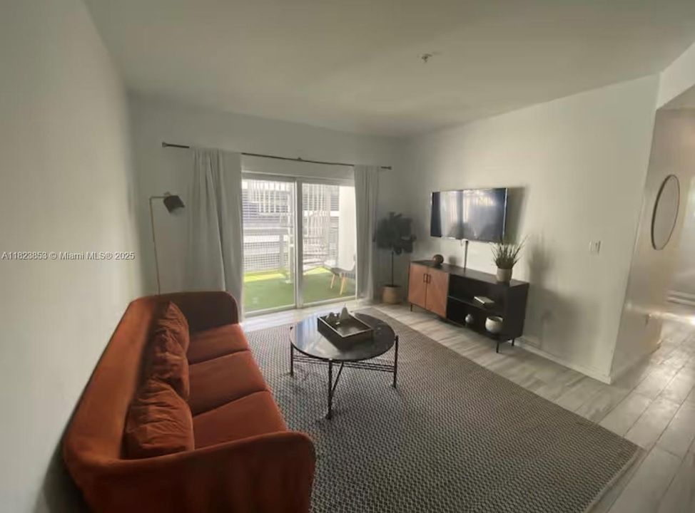 For Sale: $480,000 (2 beds, 2 baths, 836 Square Feet)