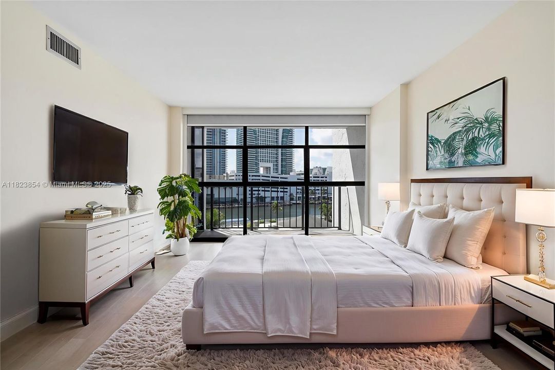 最近售出: $285,000 (2 贝兹, 1 浴室, 1075 平方英尺)