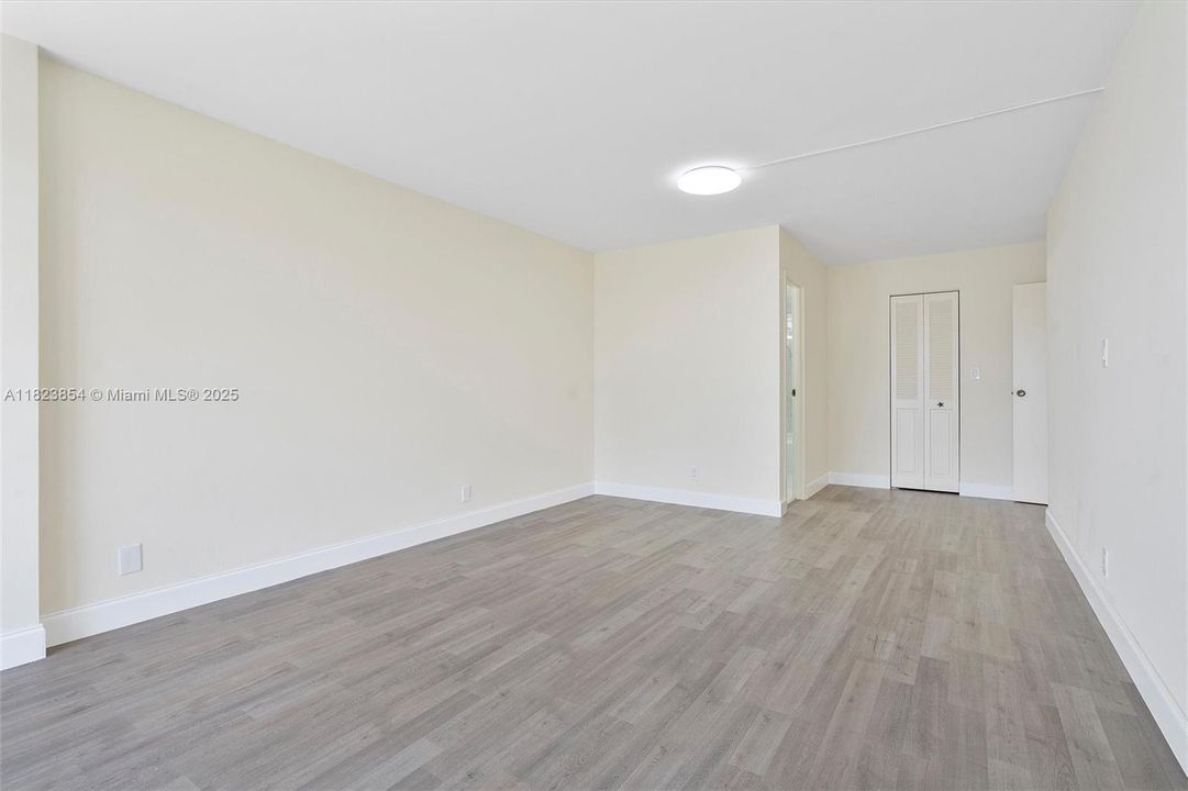 最近售出: $285,000 (2 贝兹, 1 浴室, 1075 平方英尺)