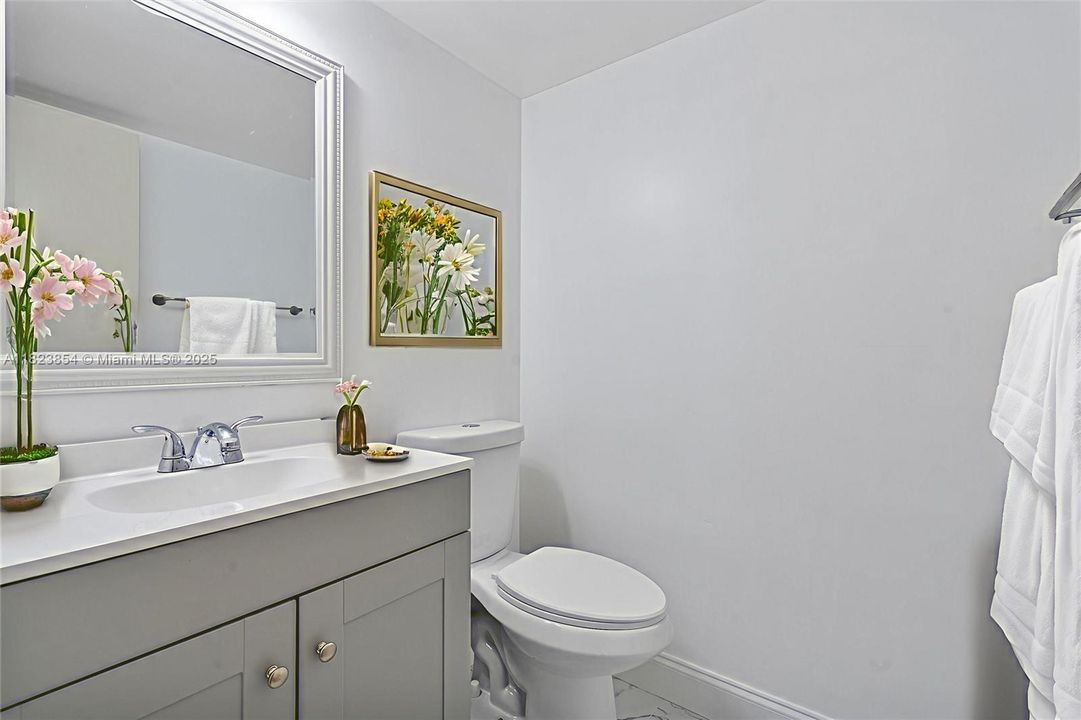 最近售出: $285,000 (2 贝兹, 1 浴室, 1075 平方英尺)