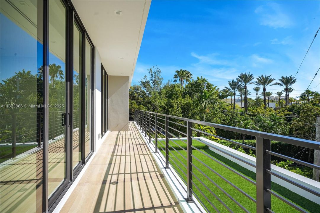 For Rent: $30,000 (5 beds, 5 baths, 3518 Square Feet)