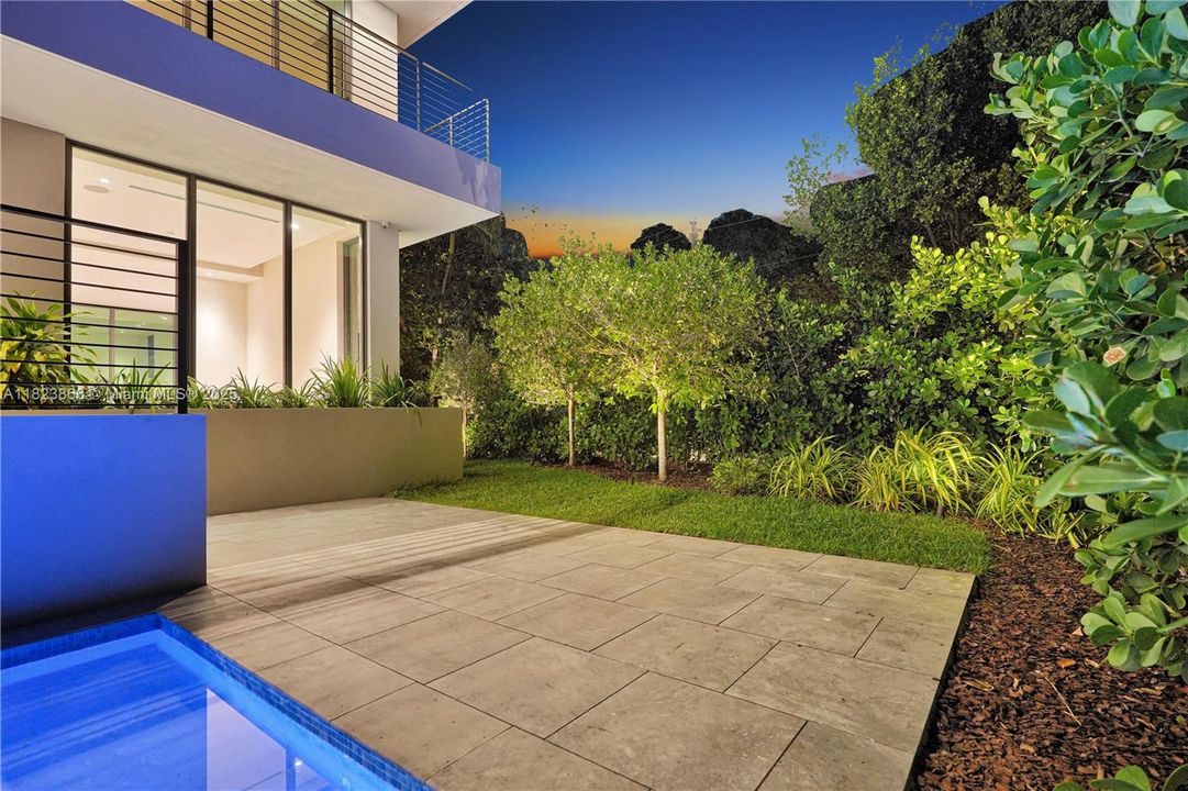 For Rent: $30,000 (5 beds, 5 baths, 3518 Square Feet)