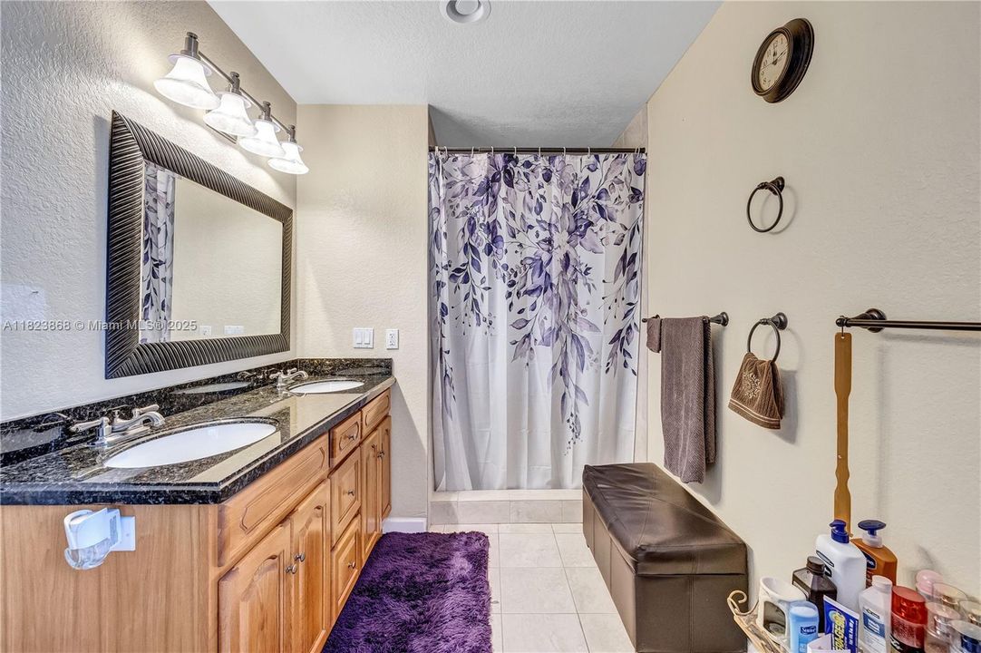 Recently Sold: $625,000 (4 beds, 2 baths, 2532 Square Feet)