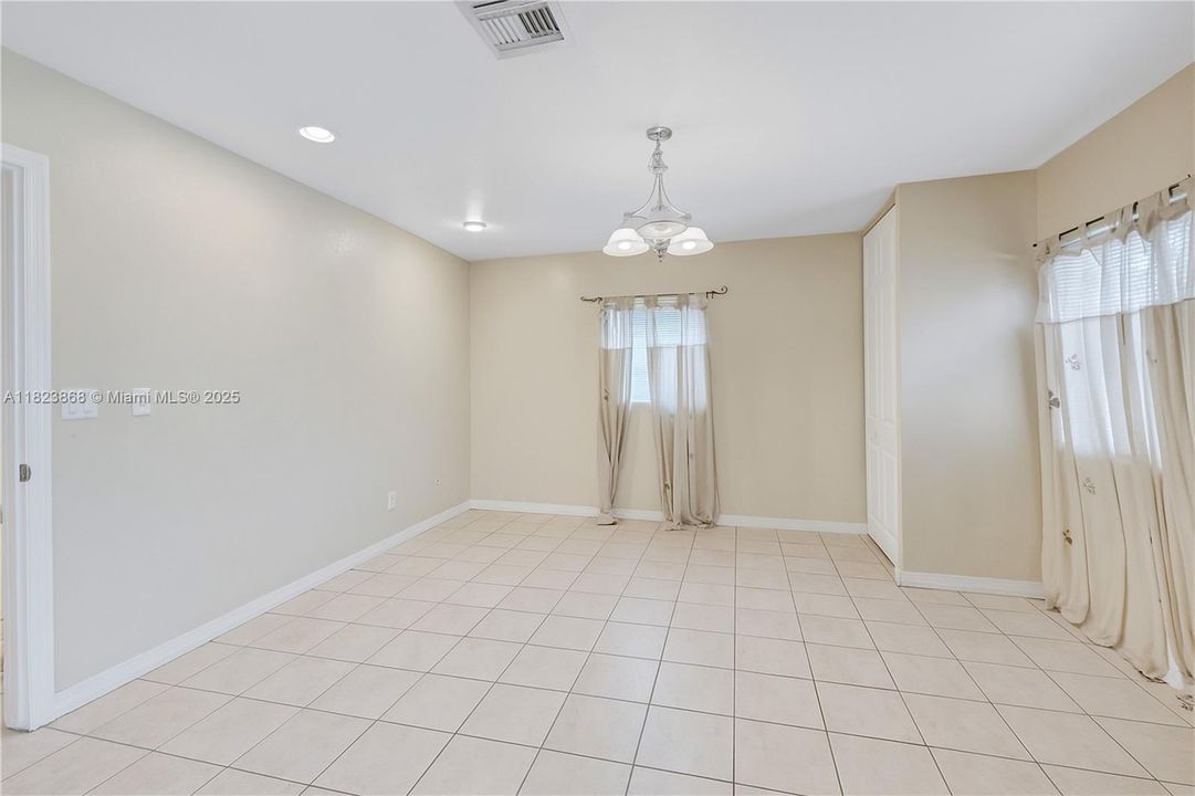 Recently Sold: $625,000 (4 beds, 2 baths, 2532 Square Feet)