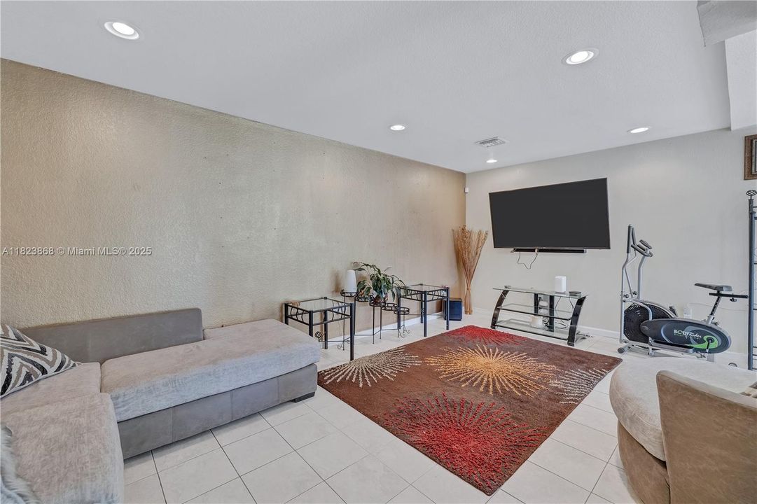 Recently Sold: $625,000 (4 beds, 2 baths, 2532 Square Feet)