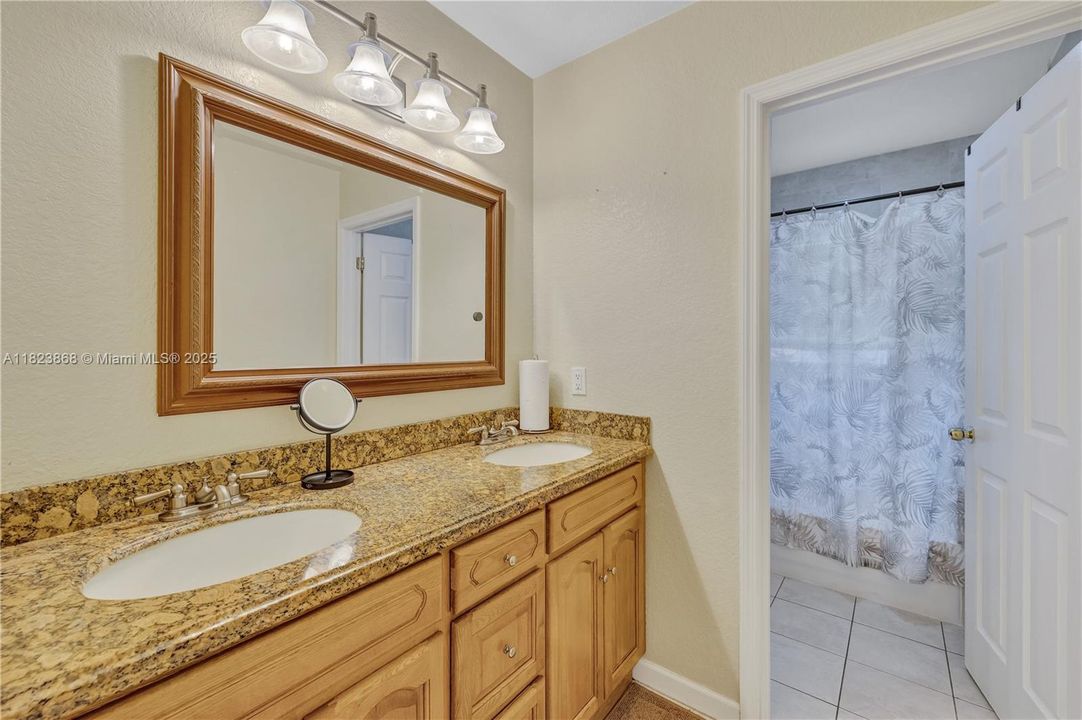 Recently Sold: $625,000 (4 beds, 2 baths, 2532 Square Feet)