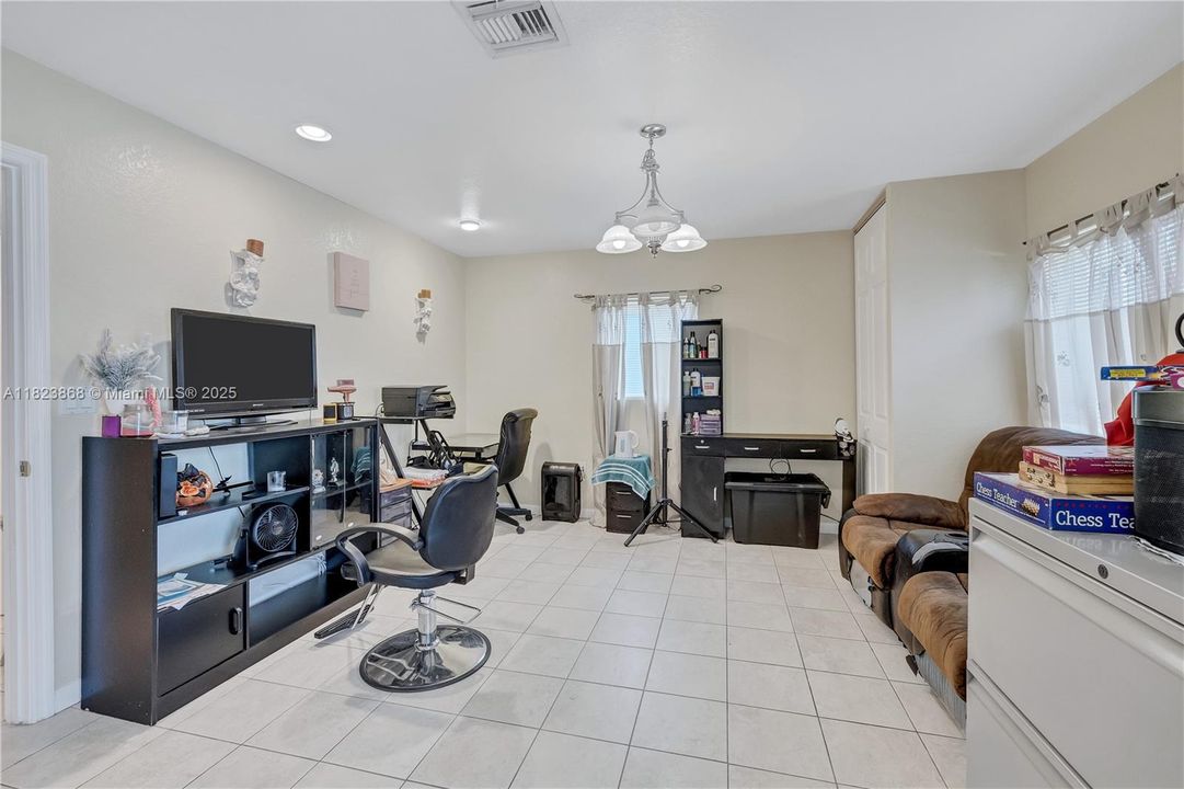 Recently Sold: $625,000 (4 beds, 2 baths, 2532 Square Feet)