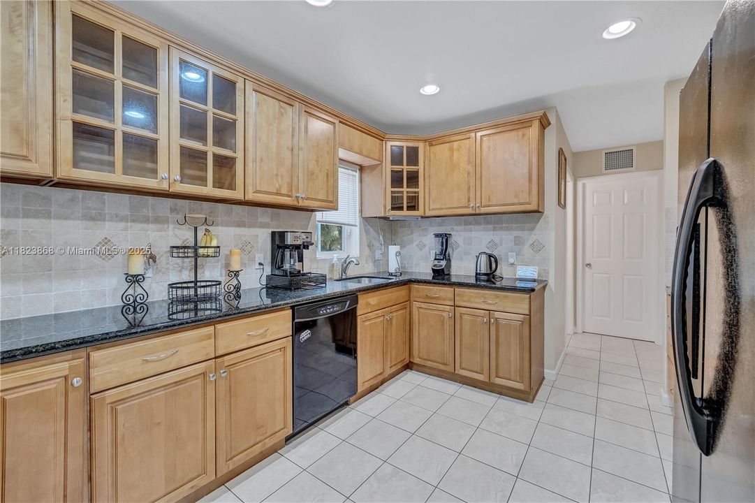 Recently Sold: $625,000 (4 beds, 2 baths, 2532 Square Feet)