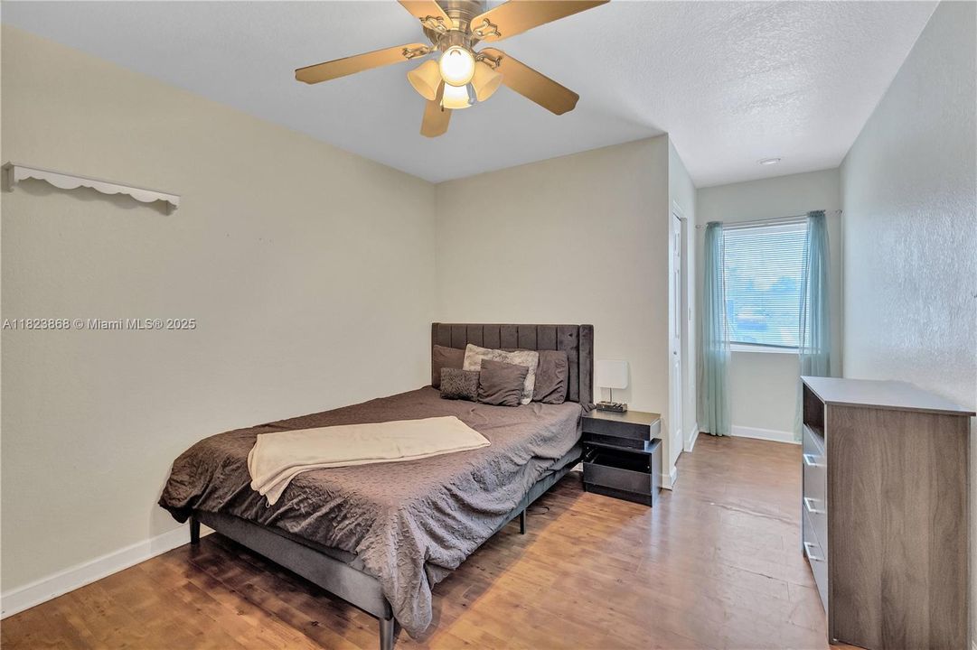 Recently Sold: $625,000 (4 beds, 2 baths, 2532 Square Feet)