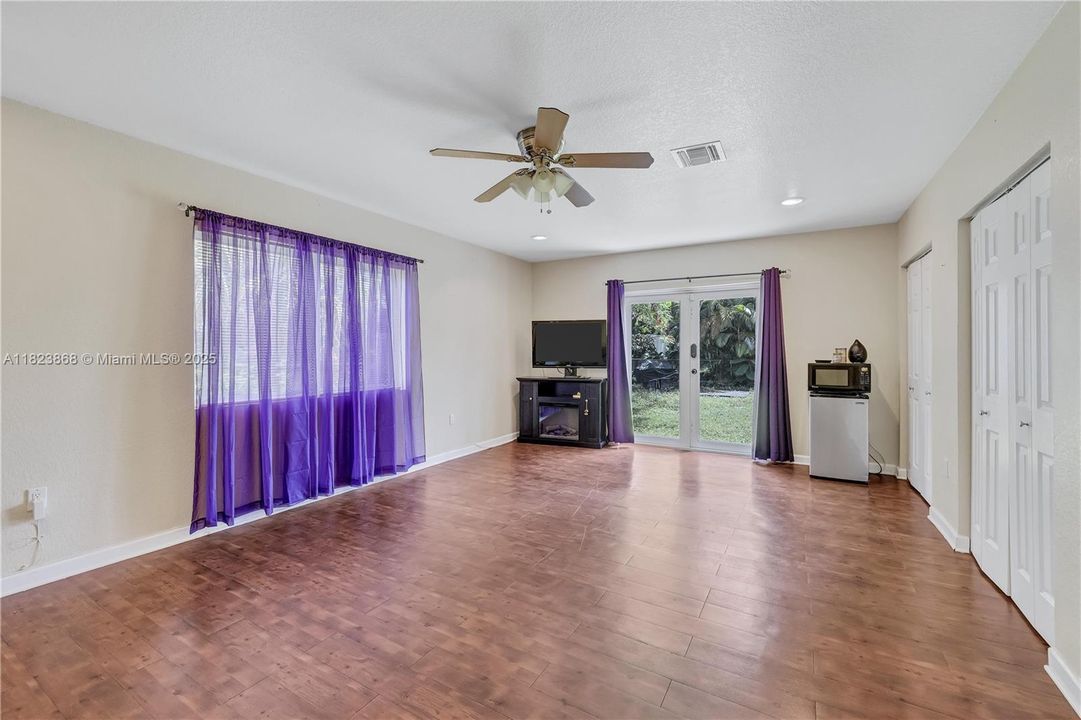 Recently Sold: $625,000 (4 beds, 2 baths, 2532 Square Feet)