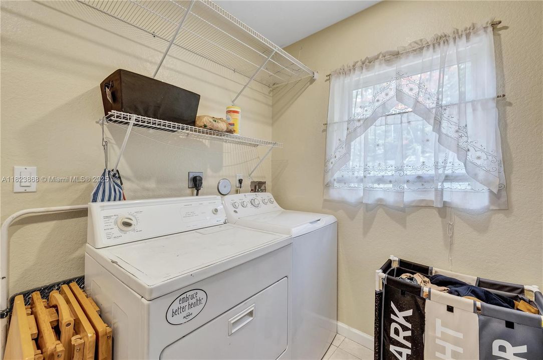 Recently Sold: $625,000 (4 beds, 2 baths, 2532 Square Feet)