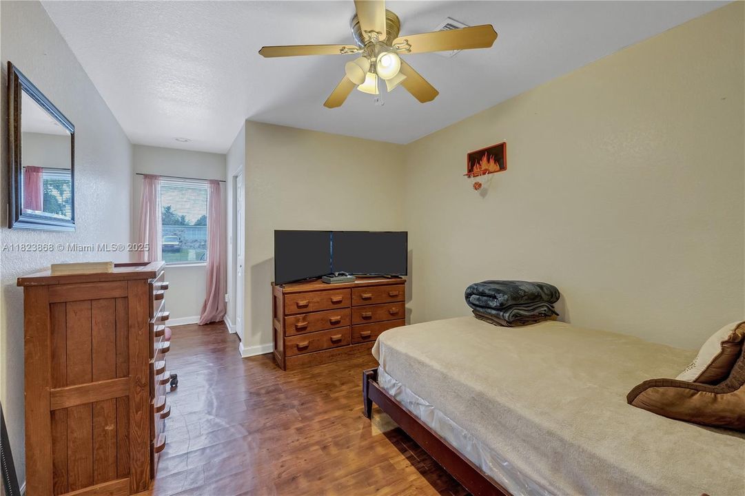 Recently Sold: $625,000 (4 beds, 2 baths, 2532 Square Feet)