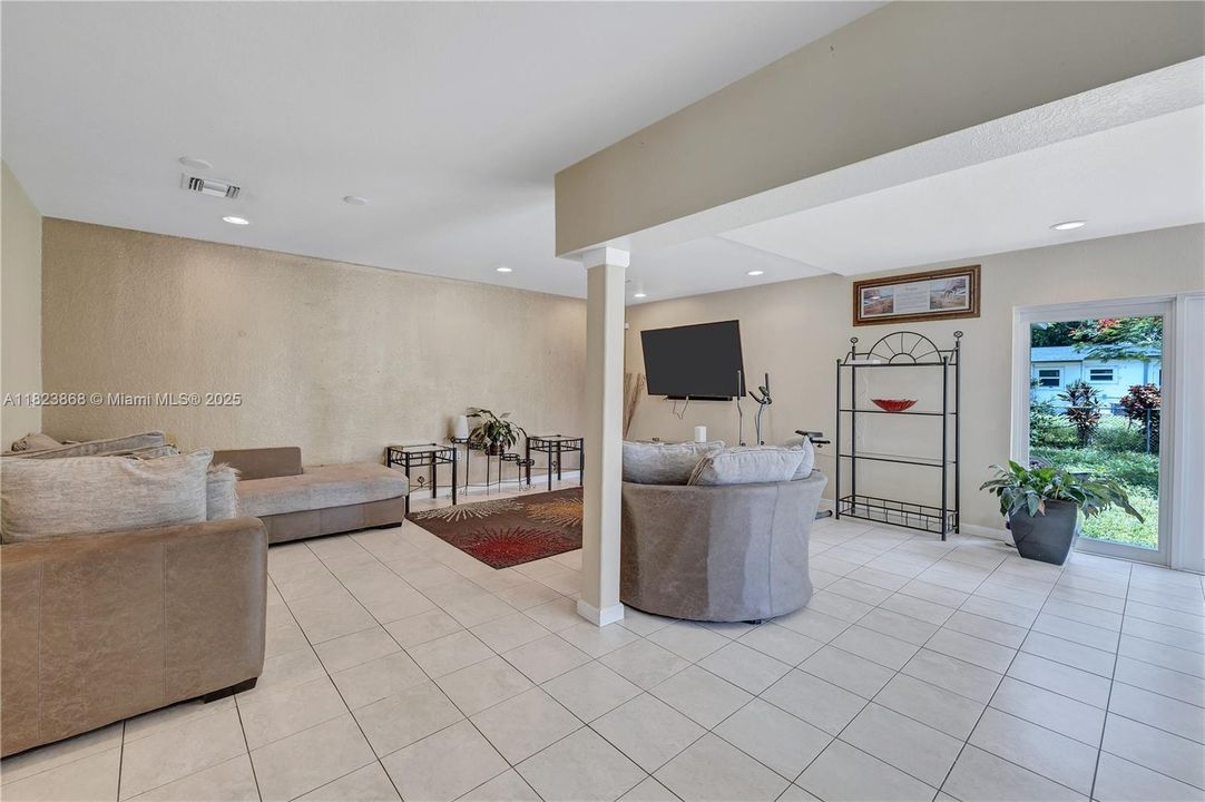 Recently Sold: $625,000 (4 beds, 2 baths, 2532 Square Feet)