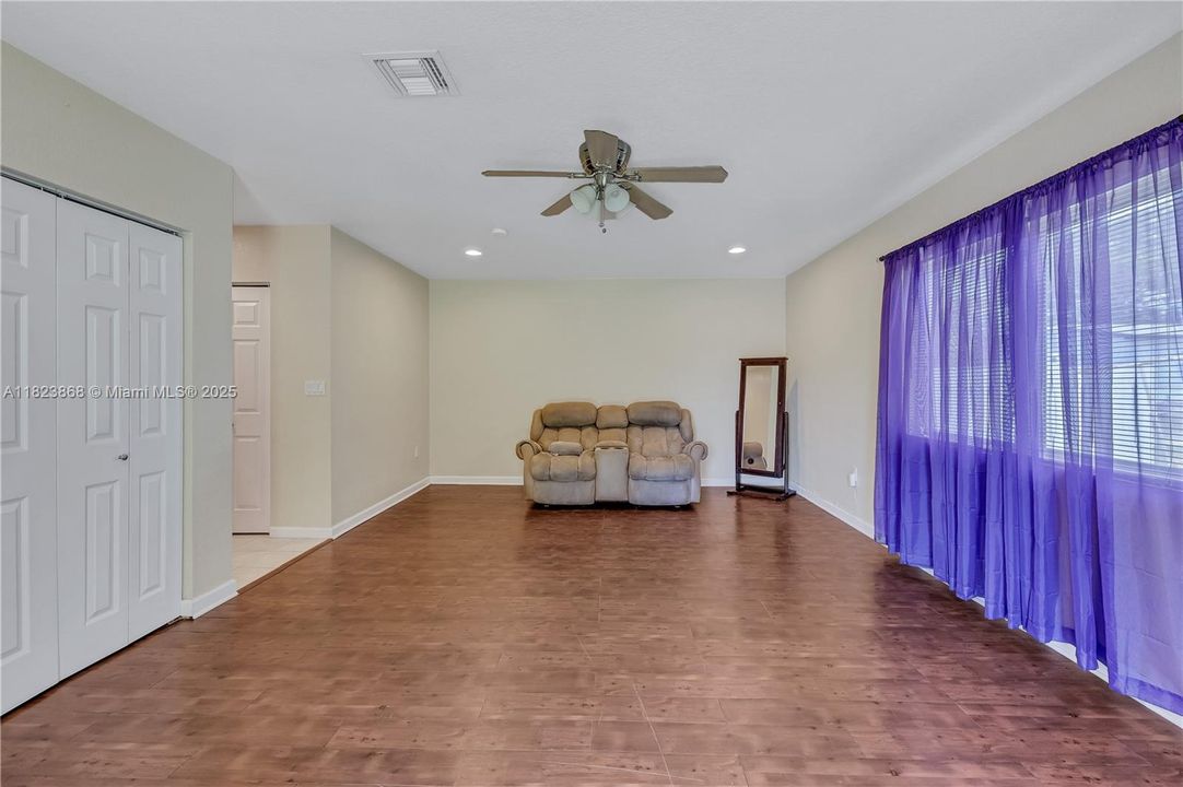 Recently Sold: $625,000 (4 beds, 2 baths, 2532 Square Feet)