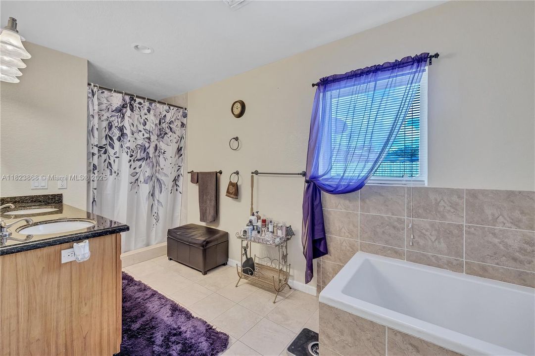 Recently Sold: $625,000 (4 beds, 2 baths, 2532 Square Feet)