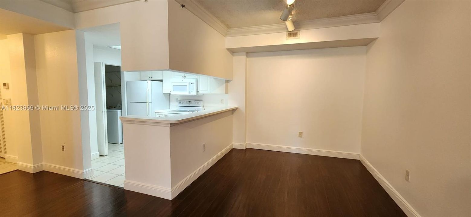 Recientemente alquilado: $2,350 (2 camas, 2 baños, 1092 Pies cuadrados)