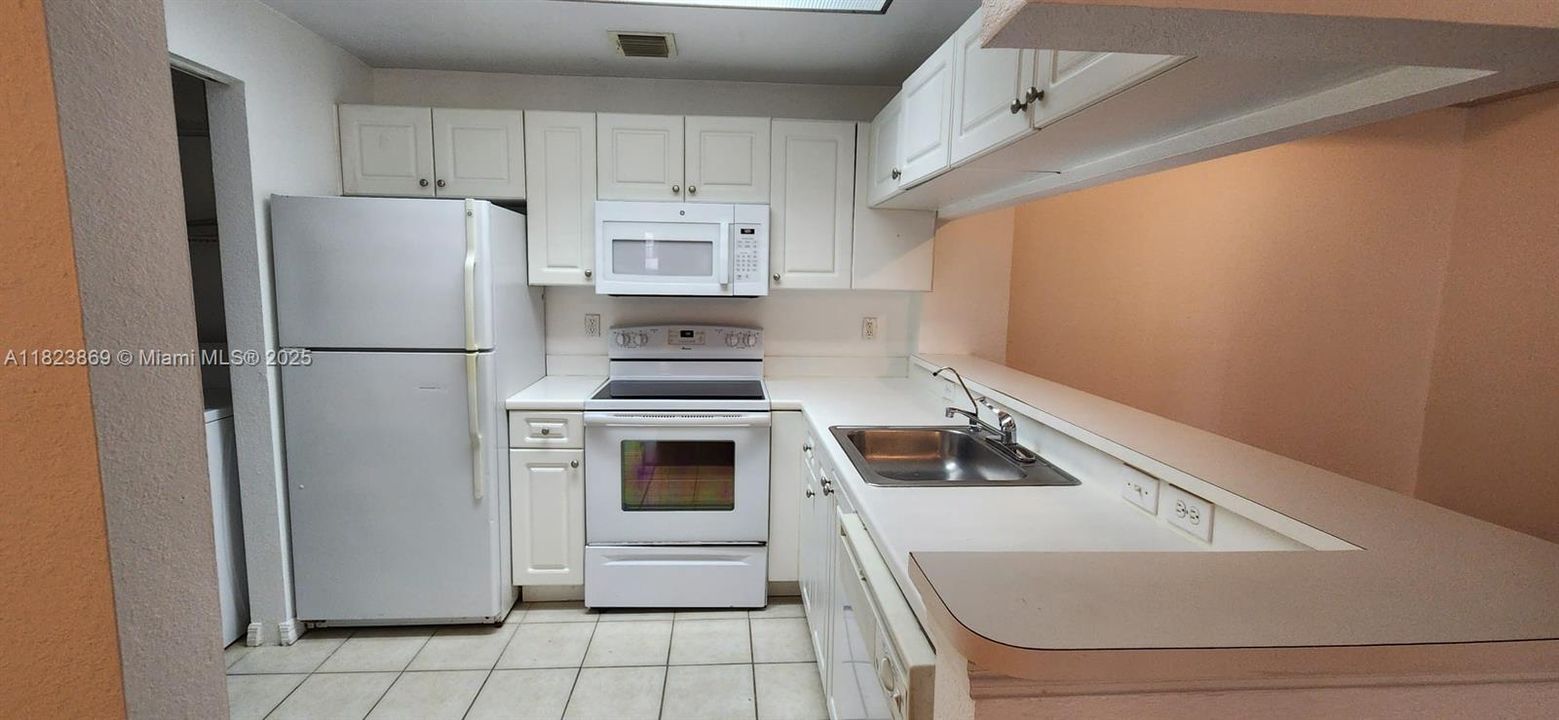Recientemente alquilado: $2,350 (2 camas, 2 baños, 1092 Pies cuadrados)