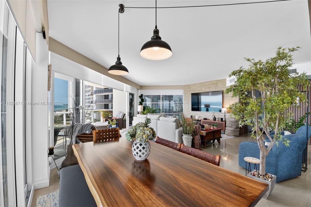 En Venta: $2,695,000 (3 camas, 3 baños, 2210 Pies cuadrados)