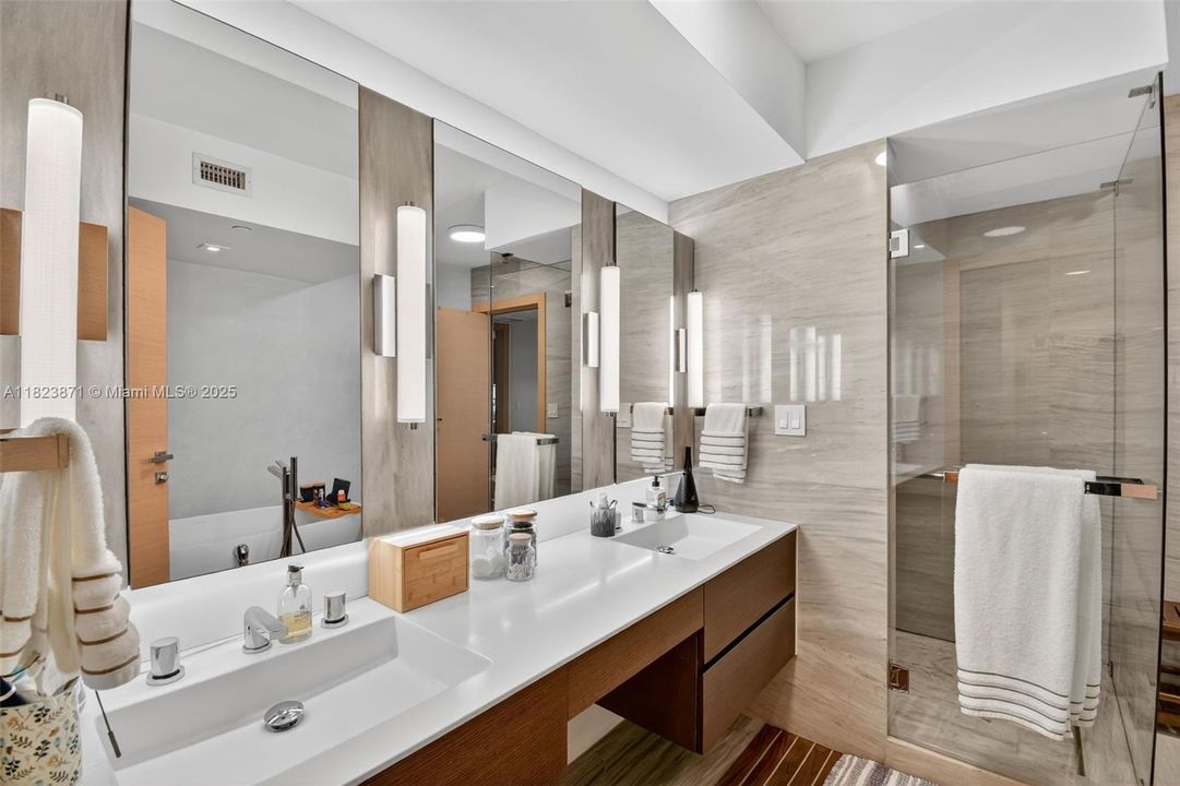 En Venta: $2,695,000 (3 camas, 3 baños, 2210 Pies cuadrados)