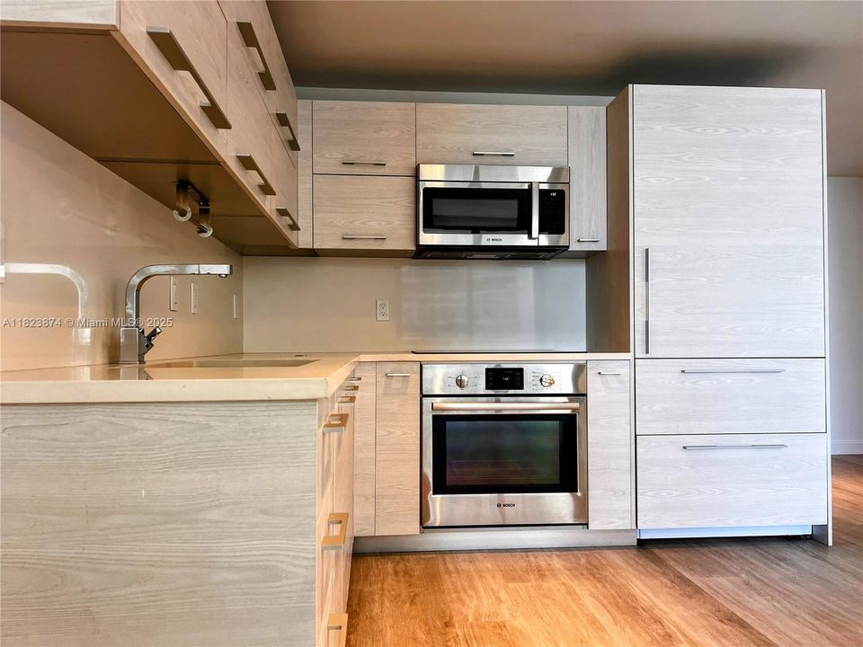 Vendido Recientemente: $599,000 (1 camas, 2 baños, 792 Pies cuadrados)