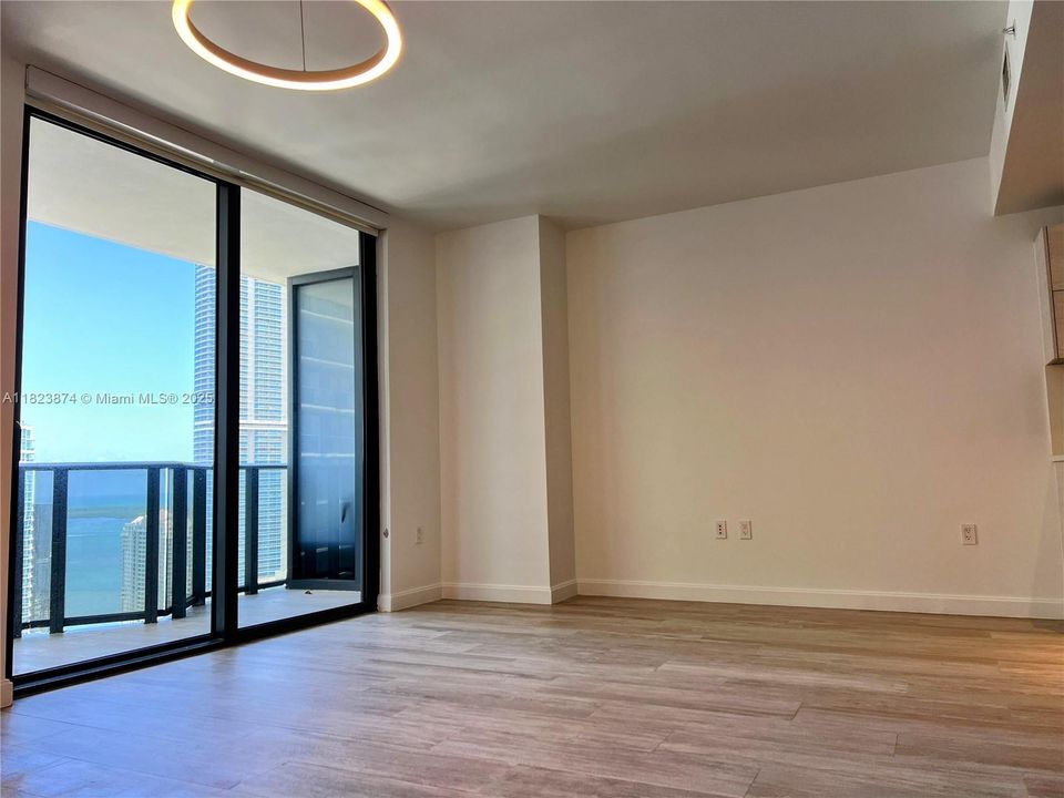 Vendido Recientemente: $599,000 (1 camas, 2 baños, 792 Pies cuadrados)