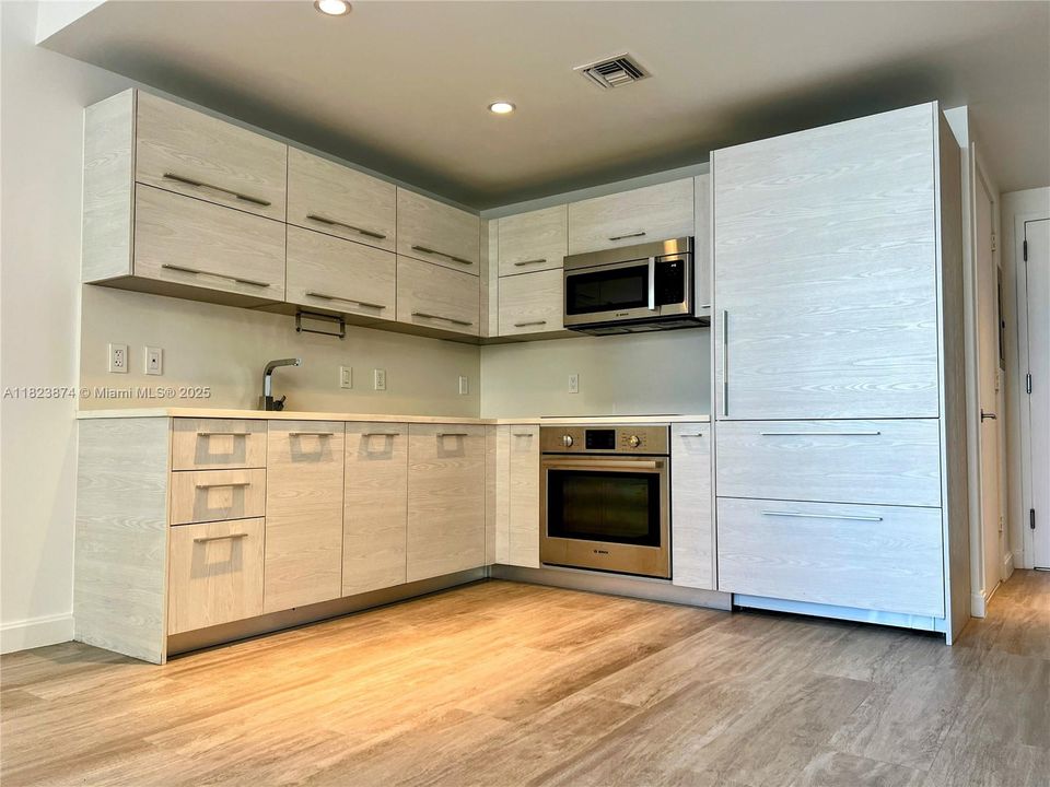 Vendido Recientemente: $599,000 (1 camas, 2 baños, 792 Pies cuadrados)