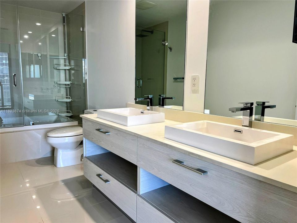 Vendido Recientemente: $599,000 (1 camas, 2 baños, 792 Pies cuadrados)