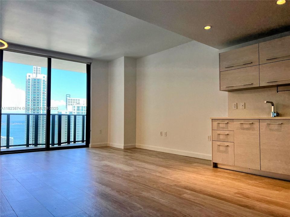 Vendido Recientemente: $599,000 (1 camas, 2 baños, 792 Pies cuadrados)