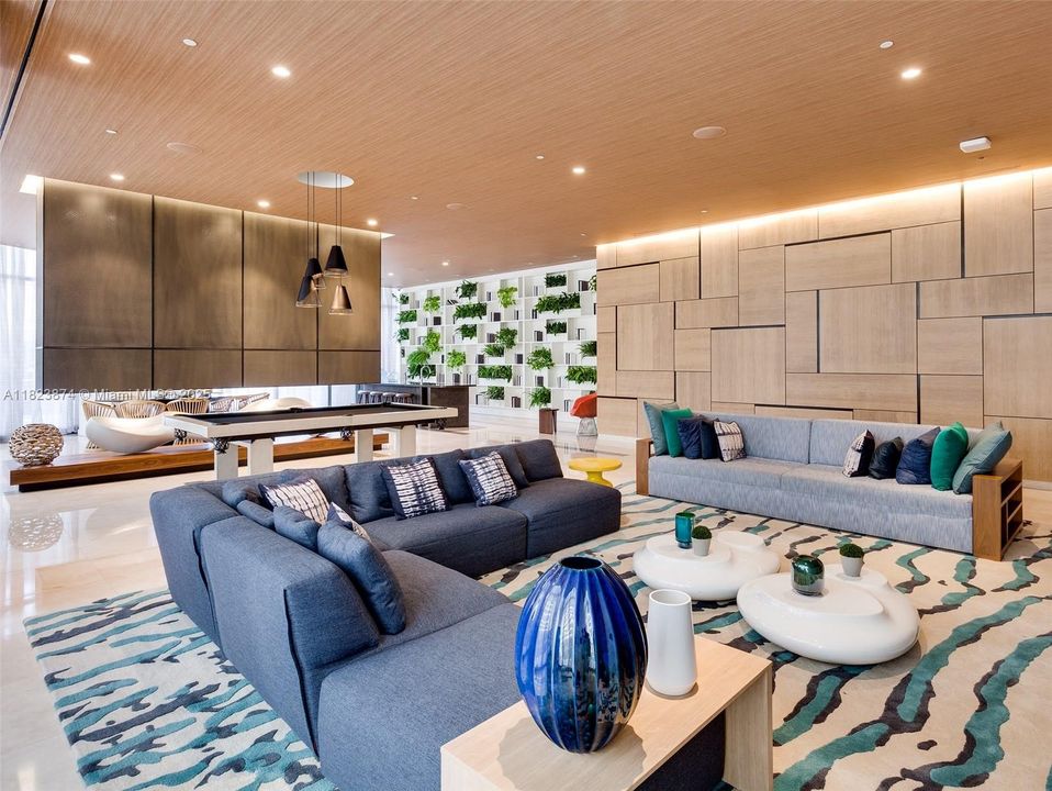 Vendido Recientemente: $599,000 (1 camas, 2 baños, 792 Pies cuadrados)