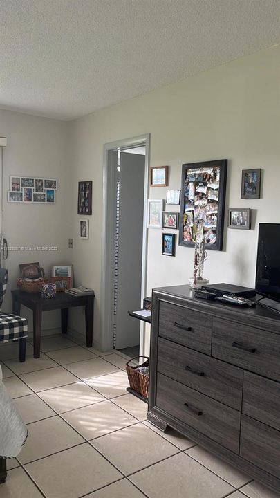 Под контрактом: $1,850 (1 спален, 1 ванн, 700 Квадратных фут)