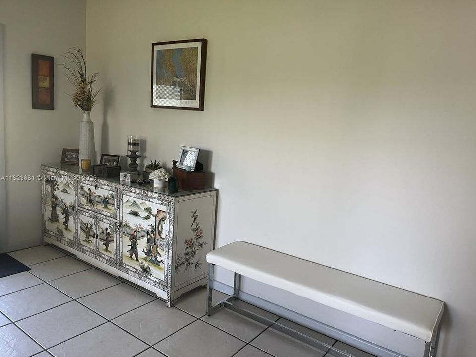 Под контрактом: $1,850 (1 спален, 1 ванн, 700 Квадратных фут)