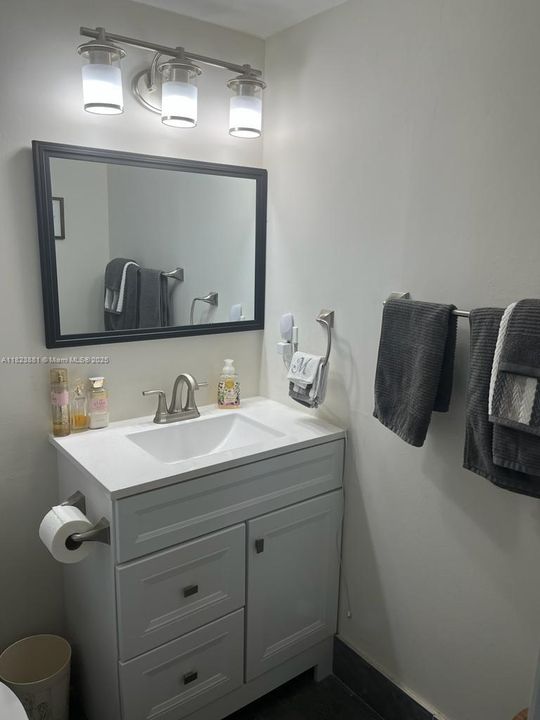 Под контрактом: $1,850 (1 спален, 1 ванн, 700 Квадратных фут)