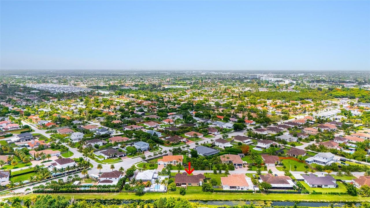 Под контрактом: $885,000 (4 спален, 3 ванн, 2722 Квадратных фут)