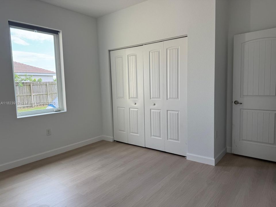 Под контрактом: $885,000 (4 спален, 3 ванн, 2722 Квадратных фут)