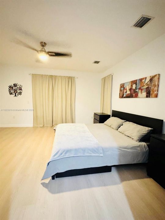 Под контрактом: $885,000 (4 спален, 3 ванн, 2722 Квадратных фут)