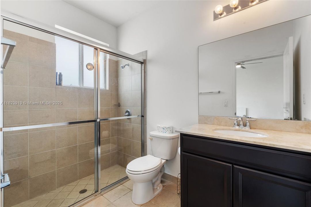 Под контрактом: $885,000 (4 спален, 3 ванн, 2722 Квадратных фут)