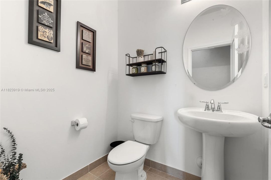 Под контрактом: $885,000 (4 спален, 3 ванн, 2722 Квадратных фут)