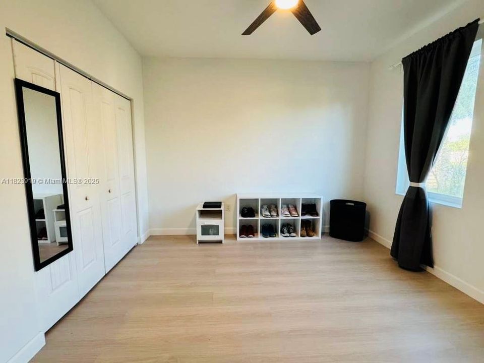 Под контрактом: $885,000 (4 спален, 3 ванн, 2722 Квадратных фут)