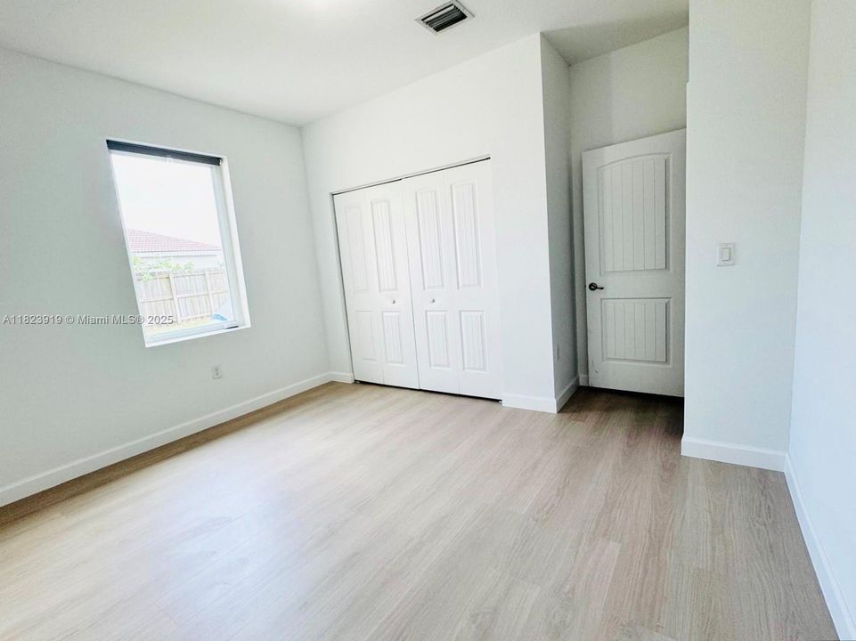 Под контрактом: $885,000 (4 спален, 3 ванн, 2722 Квадратных фут)