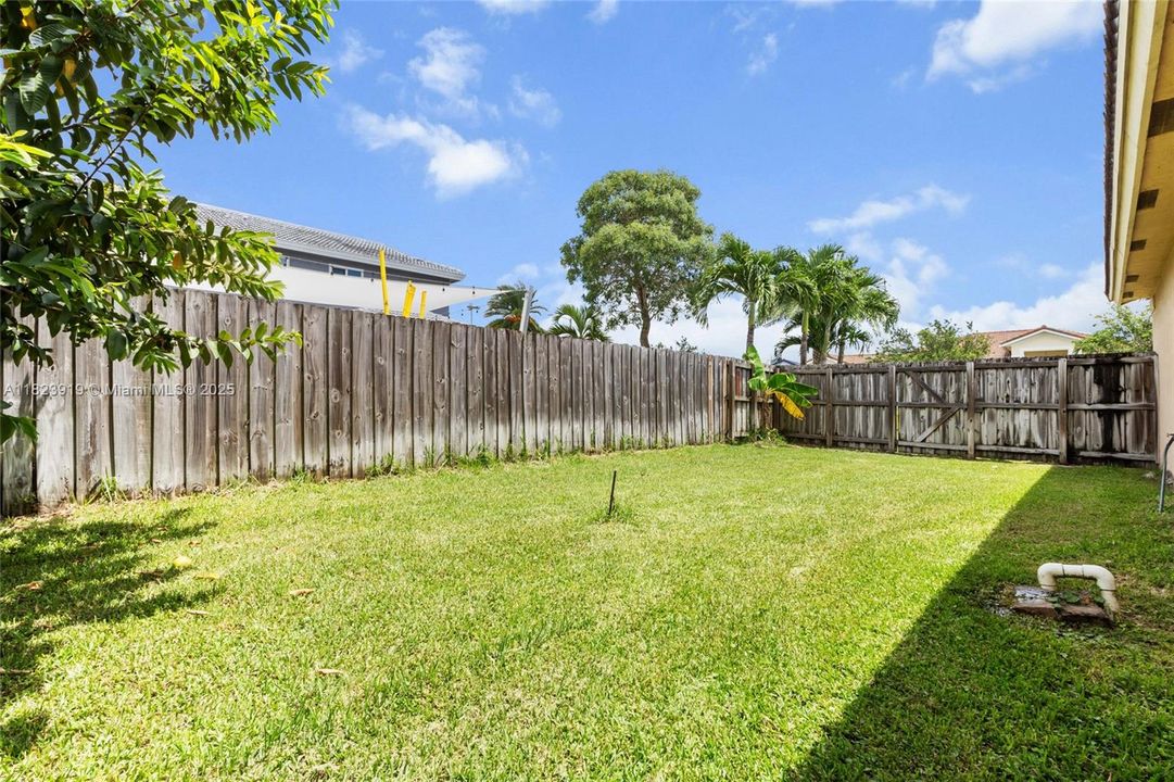 Под контрактом: $885,000 (4 спален, 3 ванн, 2722 Квадратных фут)