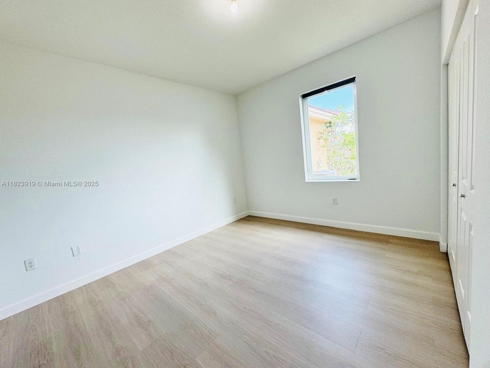 Под контрактом: $885,000 (4 спален, 3 ванн, 2722 Квадратных фут)