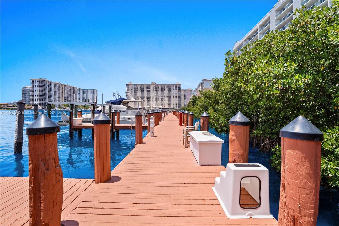 待售: $1,450,000 (3 贝兹, 3 浴室, 2200 平方英尺)