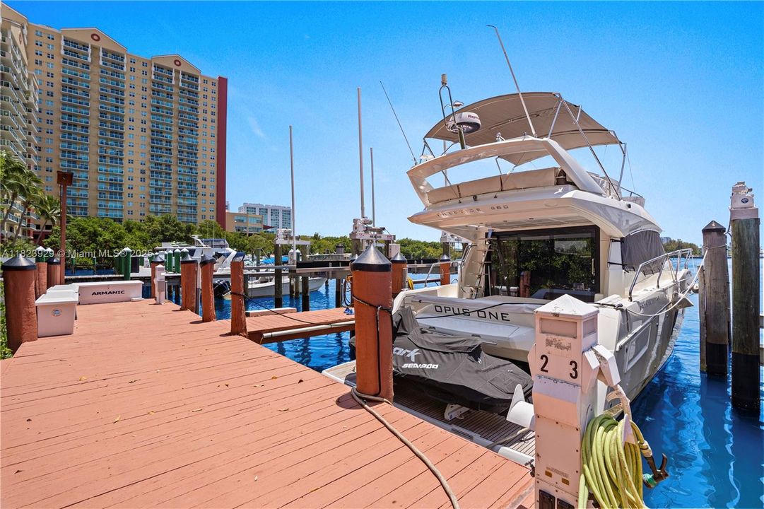 待售: $1,450,000 (3 贝兹, 3 浴室, 2200 平方英尺)