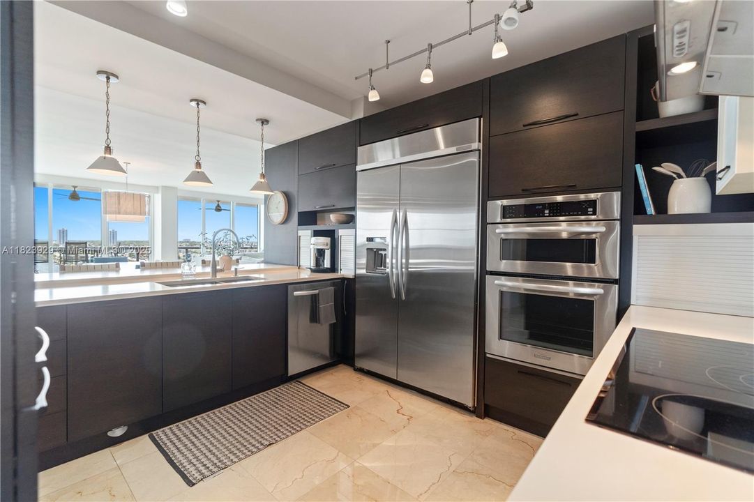 待售: $1,450,000 (3 贝兹, 3 浴室, 2200 平方英尺)