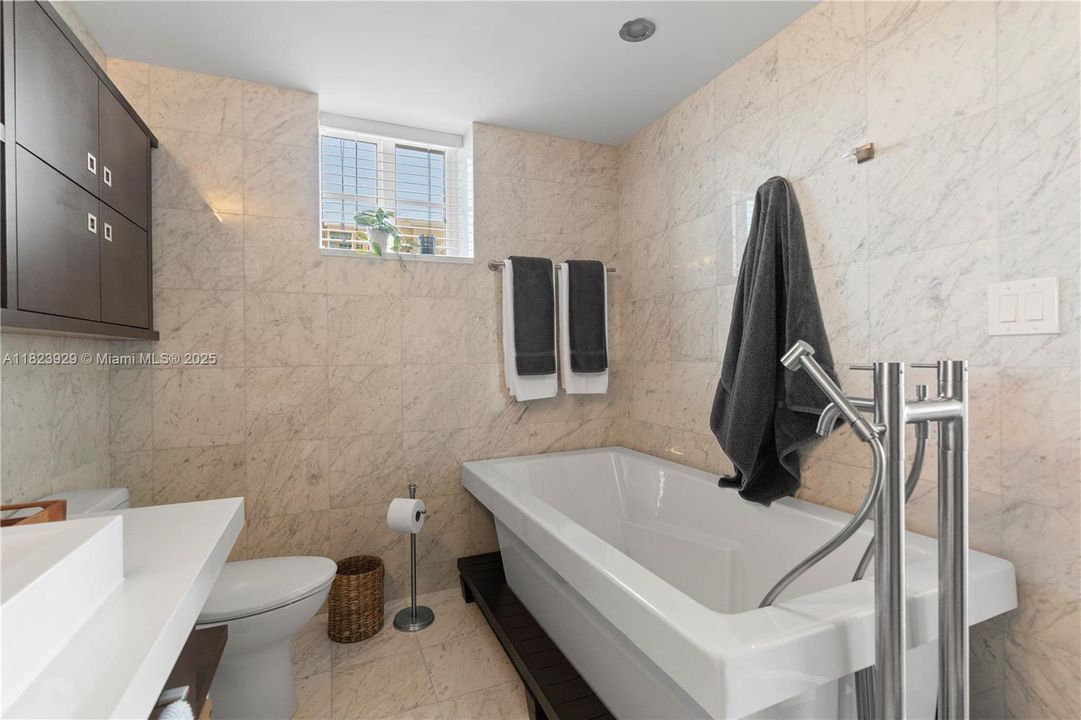 待售: $1,450,000 (3 贝兹, 3 浴室, 2200 平方英尺)