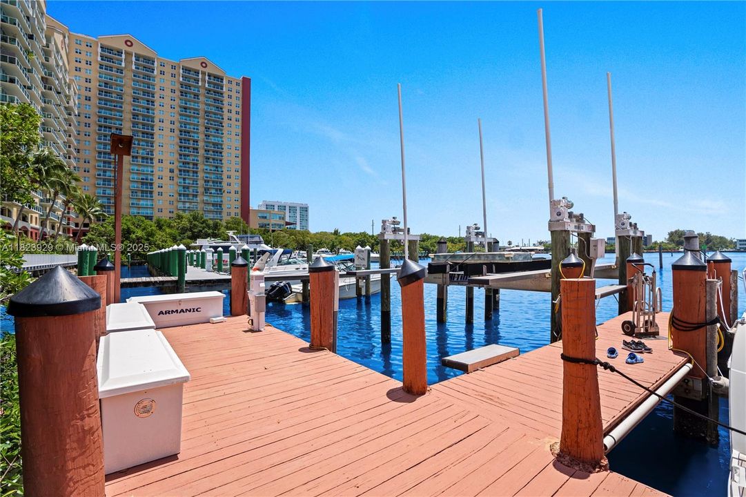 待售: $1,450,000 (3 贝兹, 3 浴室, 2200 平方英尺)