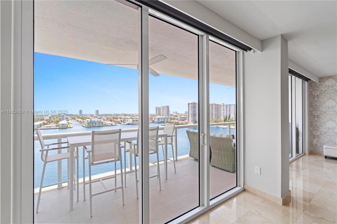 待售: $1,450,000 (3 贝兹, 3 浴室, 2200 平方英尺)