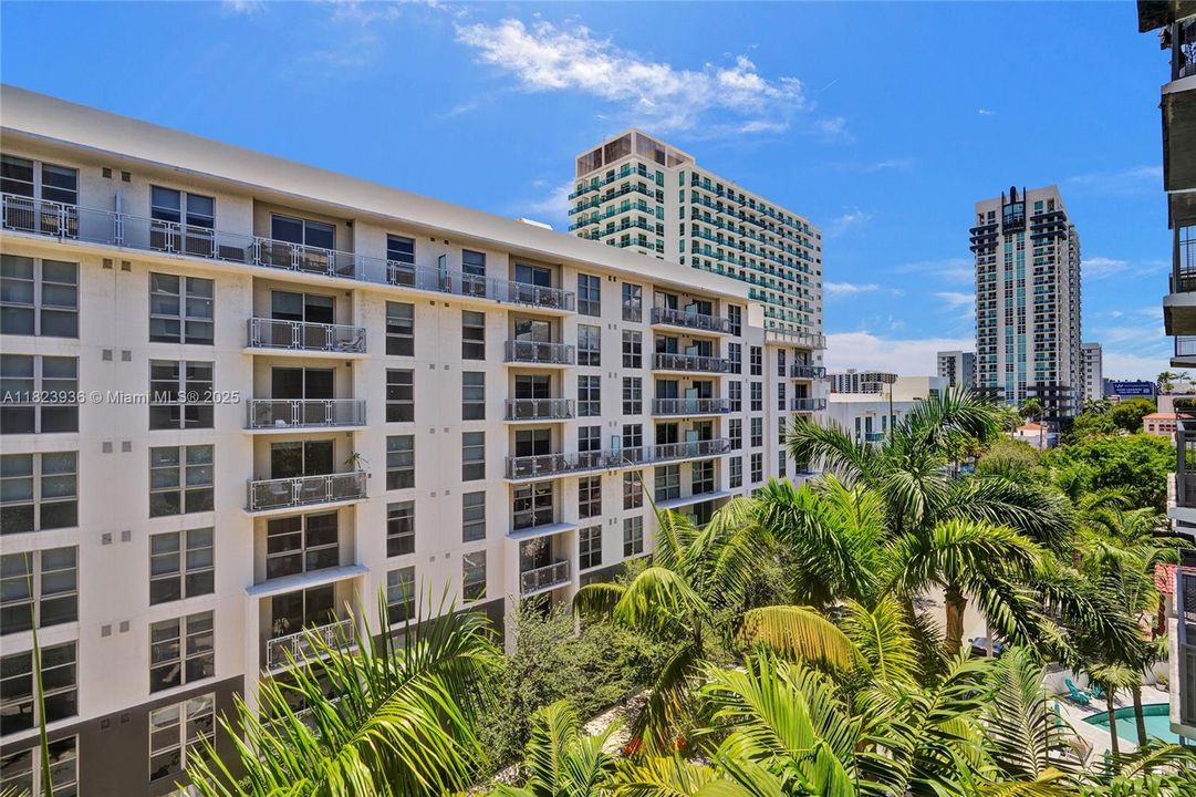 最近售出: $369,000 (1 贝兹, 1 浴室, 835 平方英尺)